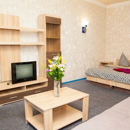 Semi-luxury Apt on 82 Nezalezhnoi Ukrаiny Street near Intourist Hotel Zaporizhia Exterior foto
