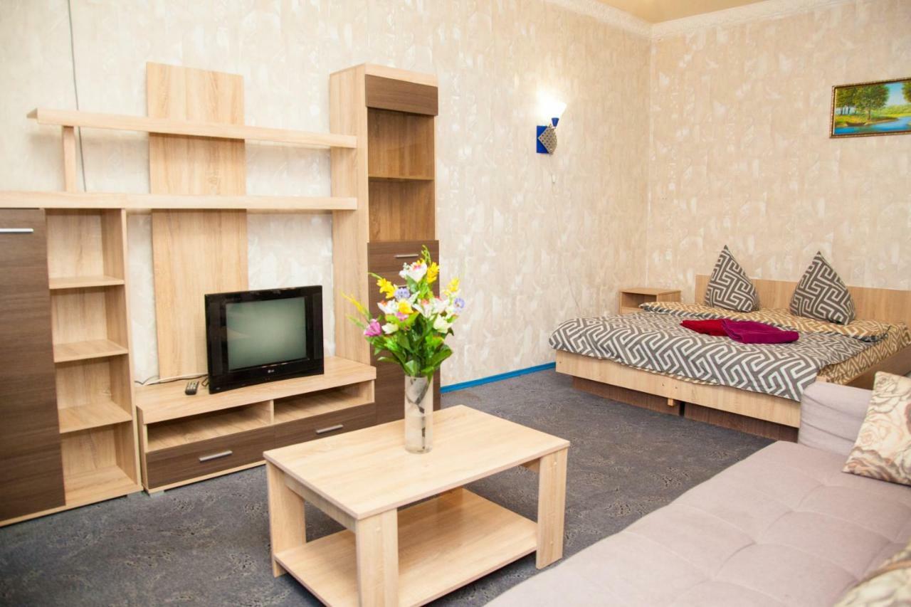 Semi-luxury Apt on 82 Nezalezhnoi Ukrаiny Street near Intourist Hotel Zaporizhia Exterior foto