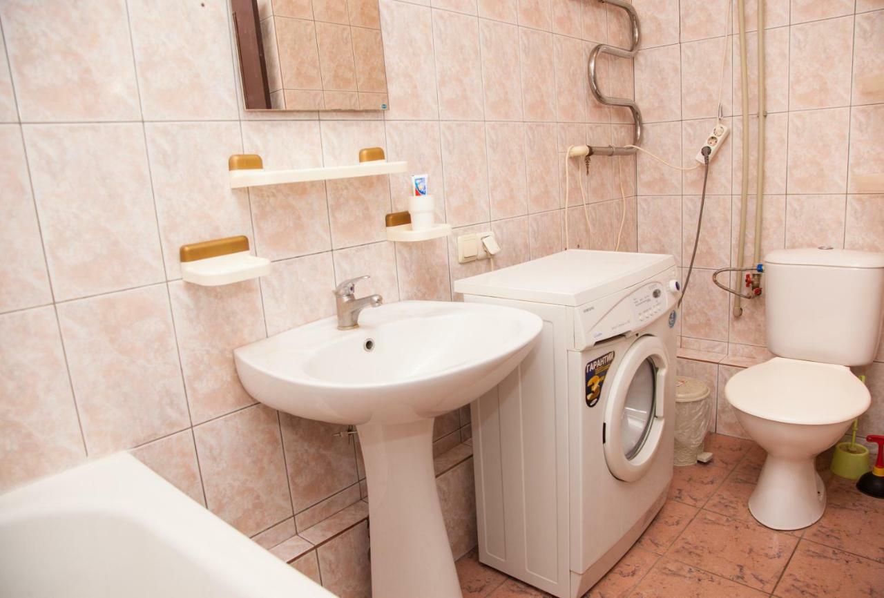 Semi-luxury Apt on 82 Nezalezhnoi Ukrаiny Street near Intourist Hotel Zaporizhia Exterior foto
